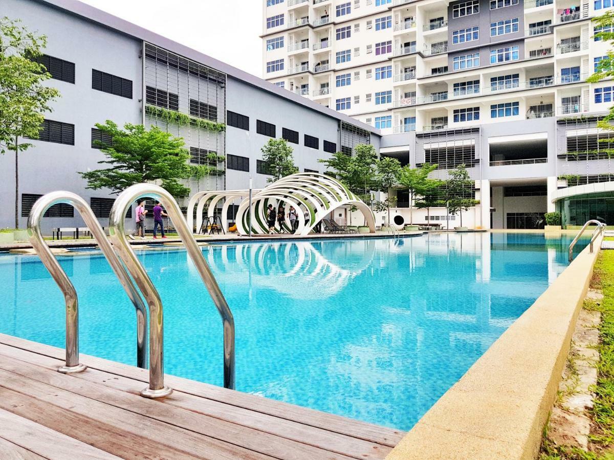 No.5 The Mint @ Puchong Center Near Ioi Mall Buitenkant foto